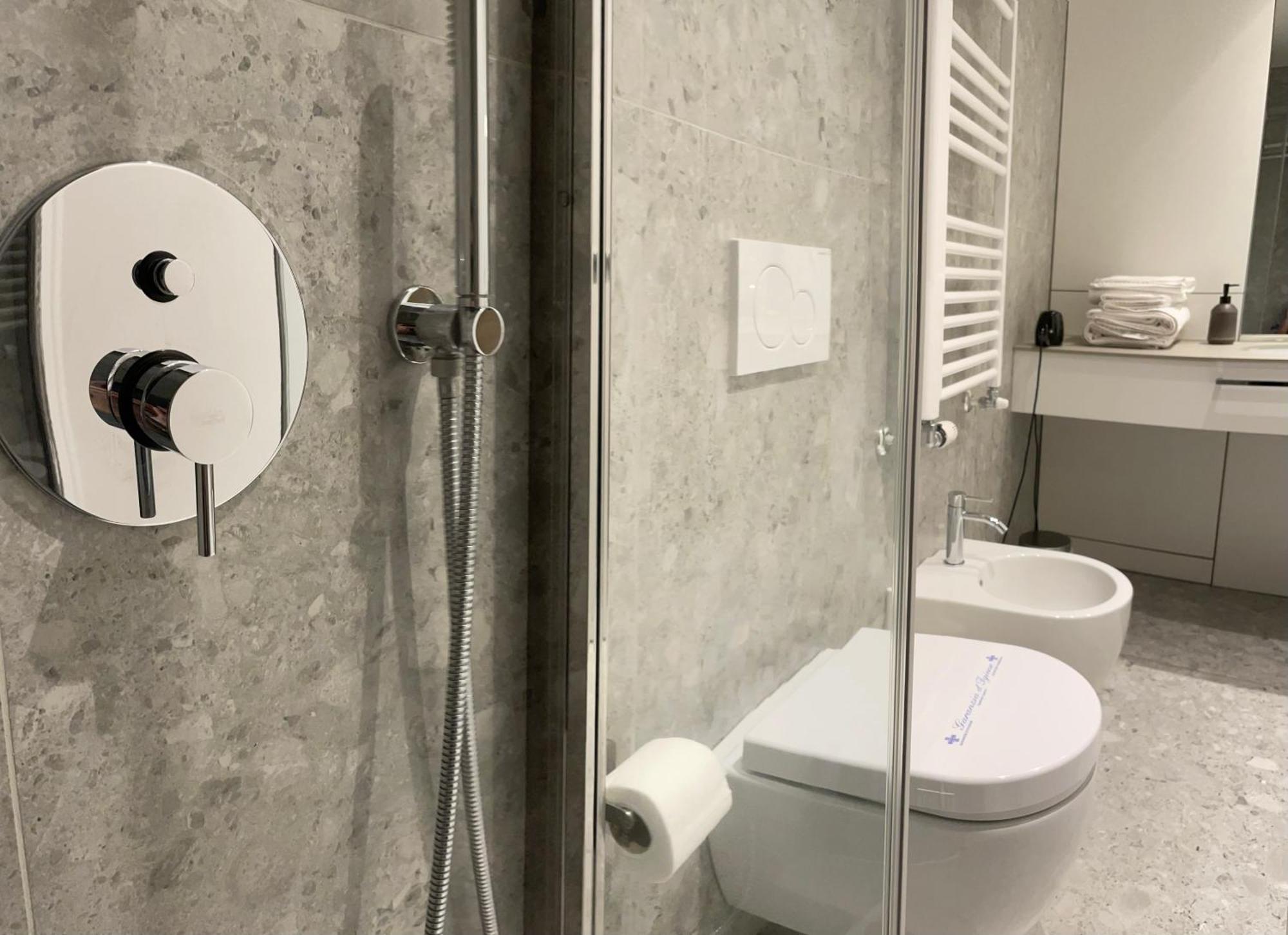 Torino48 Guesthouse ミラノ エクステリア 写真